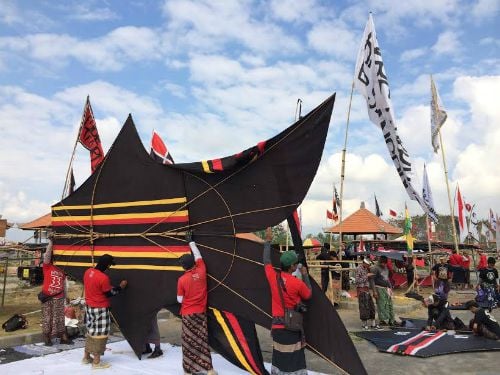 INDONESIA: Kites as Pastime or Offering to the Gods?